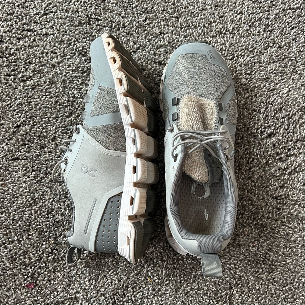 Grey Women’s On Running Size W6 Cloud Terry